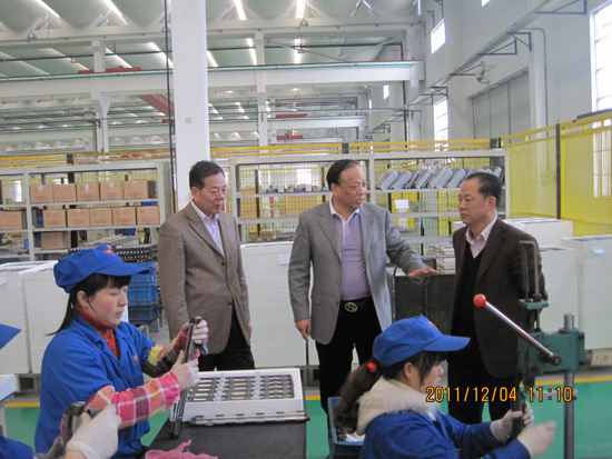 中國紡織工業(yè)協(xié)會秘書長楊紀(jì)朝和中國紡織報社徐國營主編考察同和公司