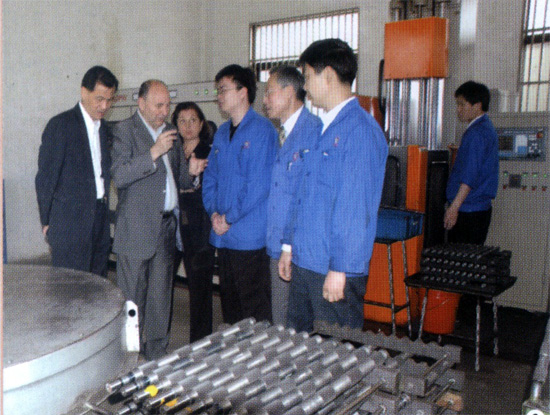 西班牙品達公司總裁亨利.羅道考察我司